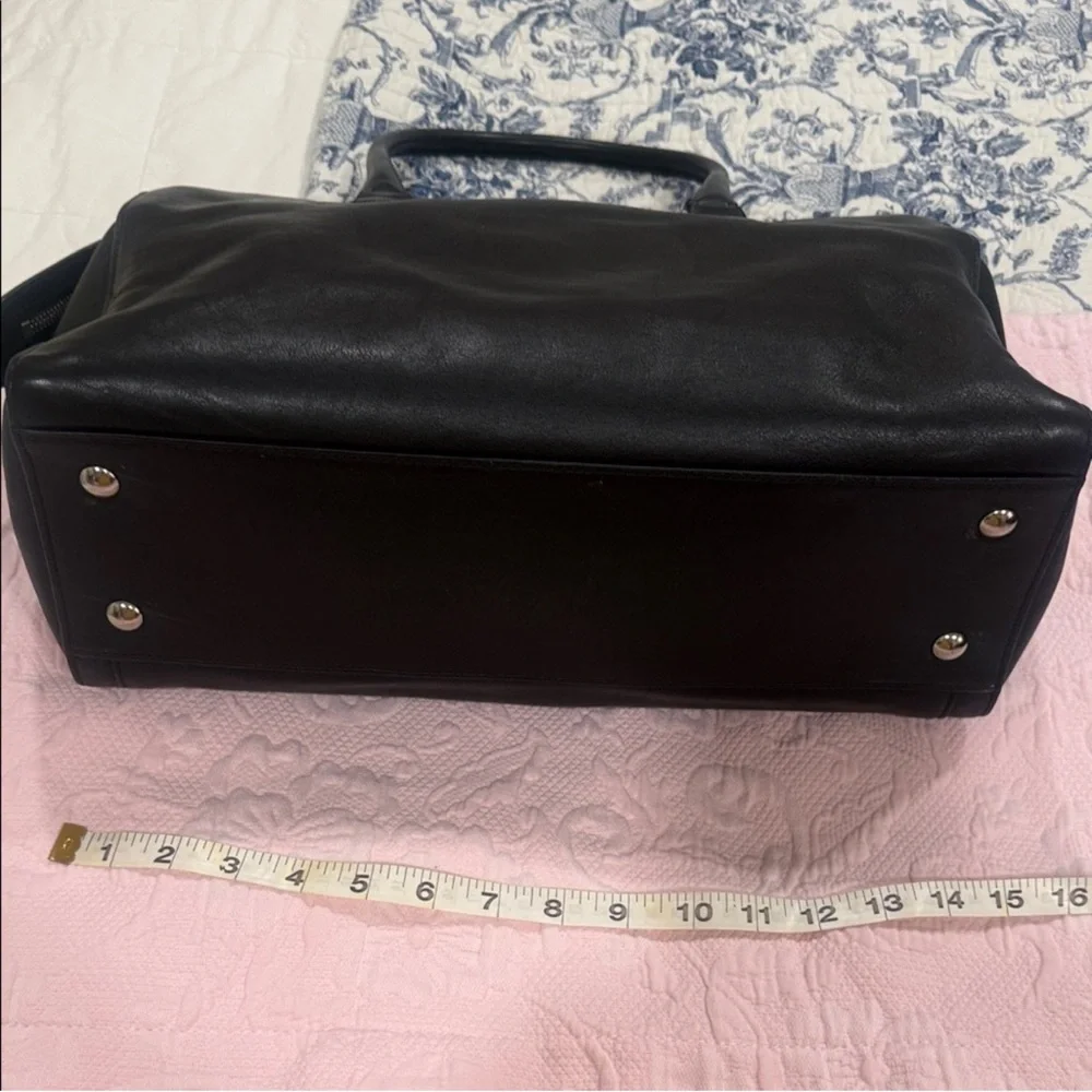 Elegant Black Leather Tote Bag - Picture 4 of 5